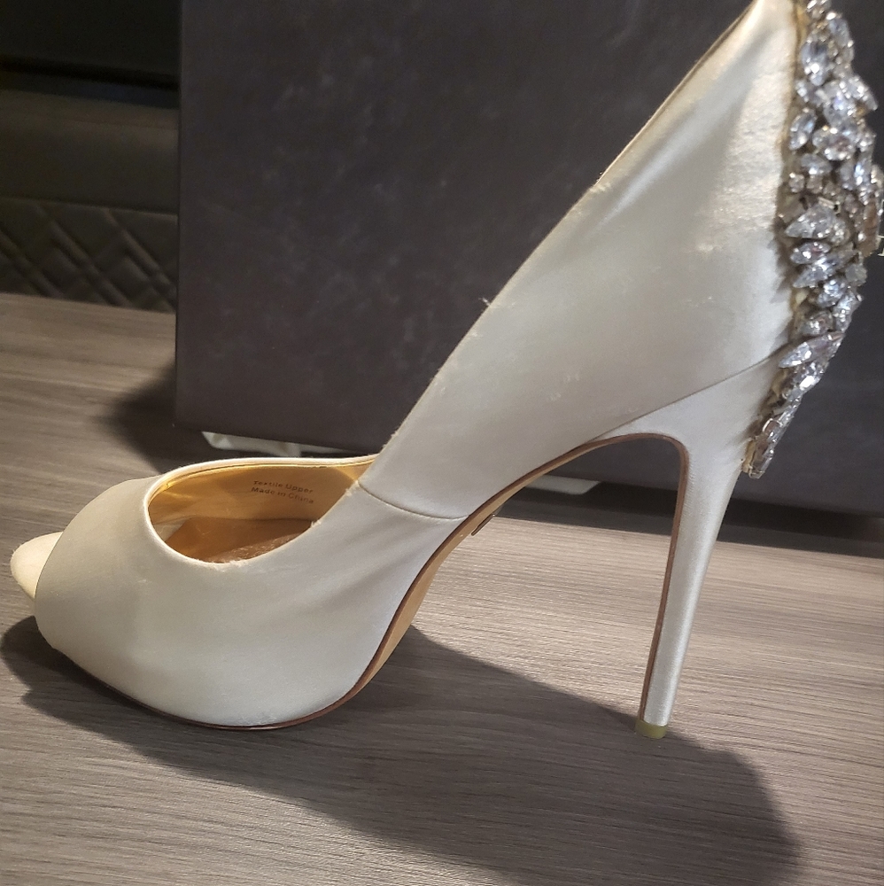 SIZE 8 BADGLEY MISCHKA WEDDING SHOES